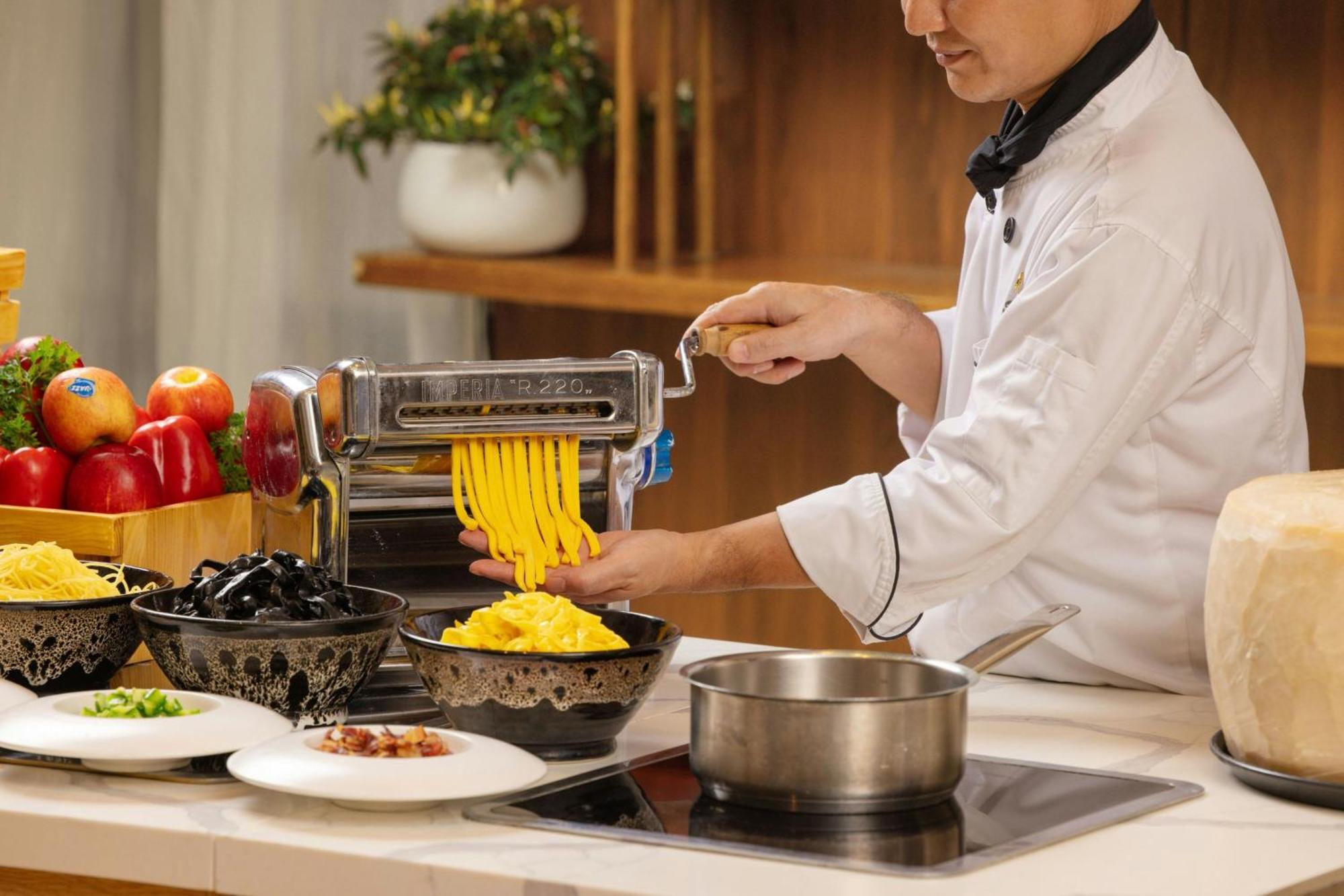 Sheraton Khách sạn